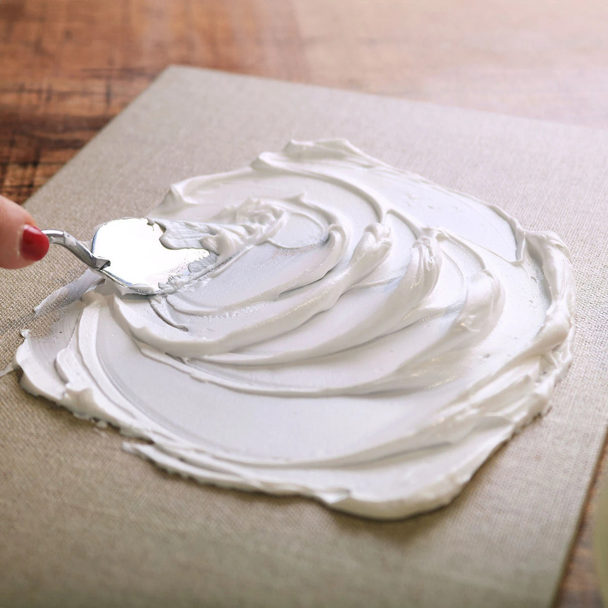 Texture in rilievo creata con pasta strutturale ARTMIE Butter Fine su tela