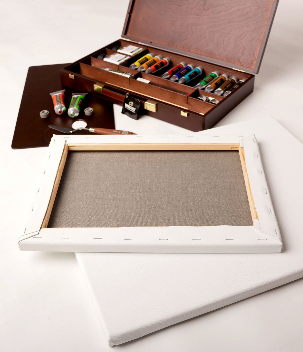 Δημιουργήστε με την ποιότητα των παλιών δασκάλων με τη βοήθεια του λινού καμβά MUSEAL