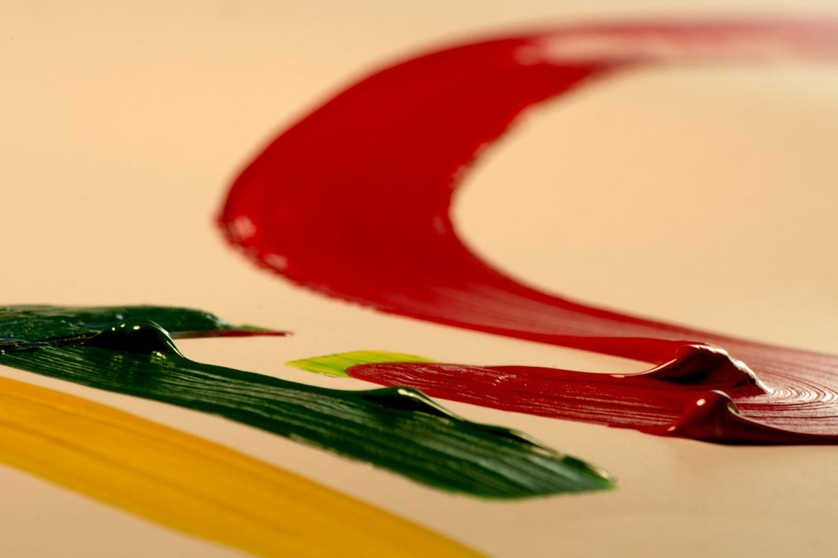Mischen von Acrylfarben auf einer Palette