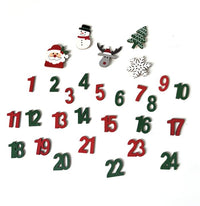 Calendario dell'Avvento con ornamenti in legno