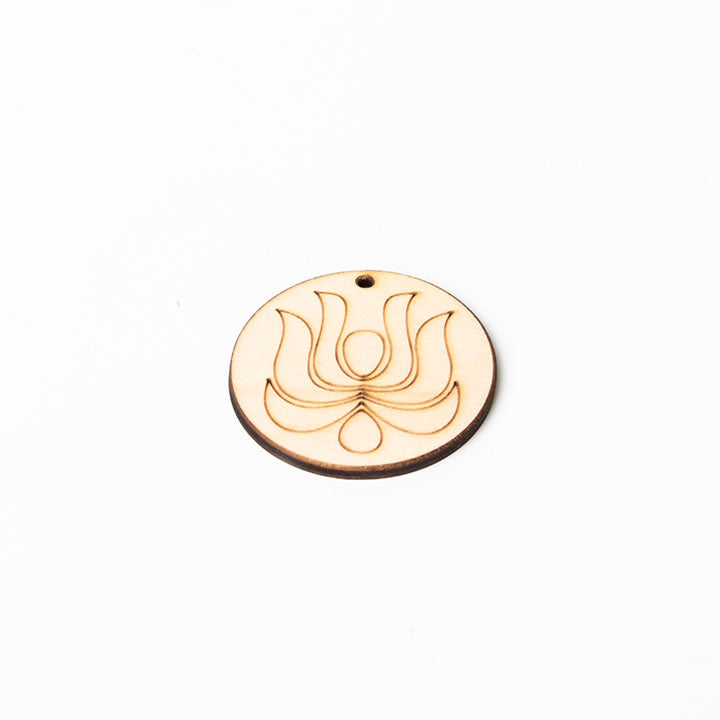 Taglio in legno per ornamento di gioielli con un foro - 4,5 cm