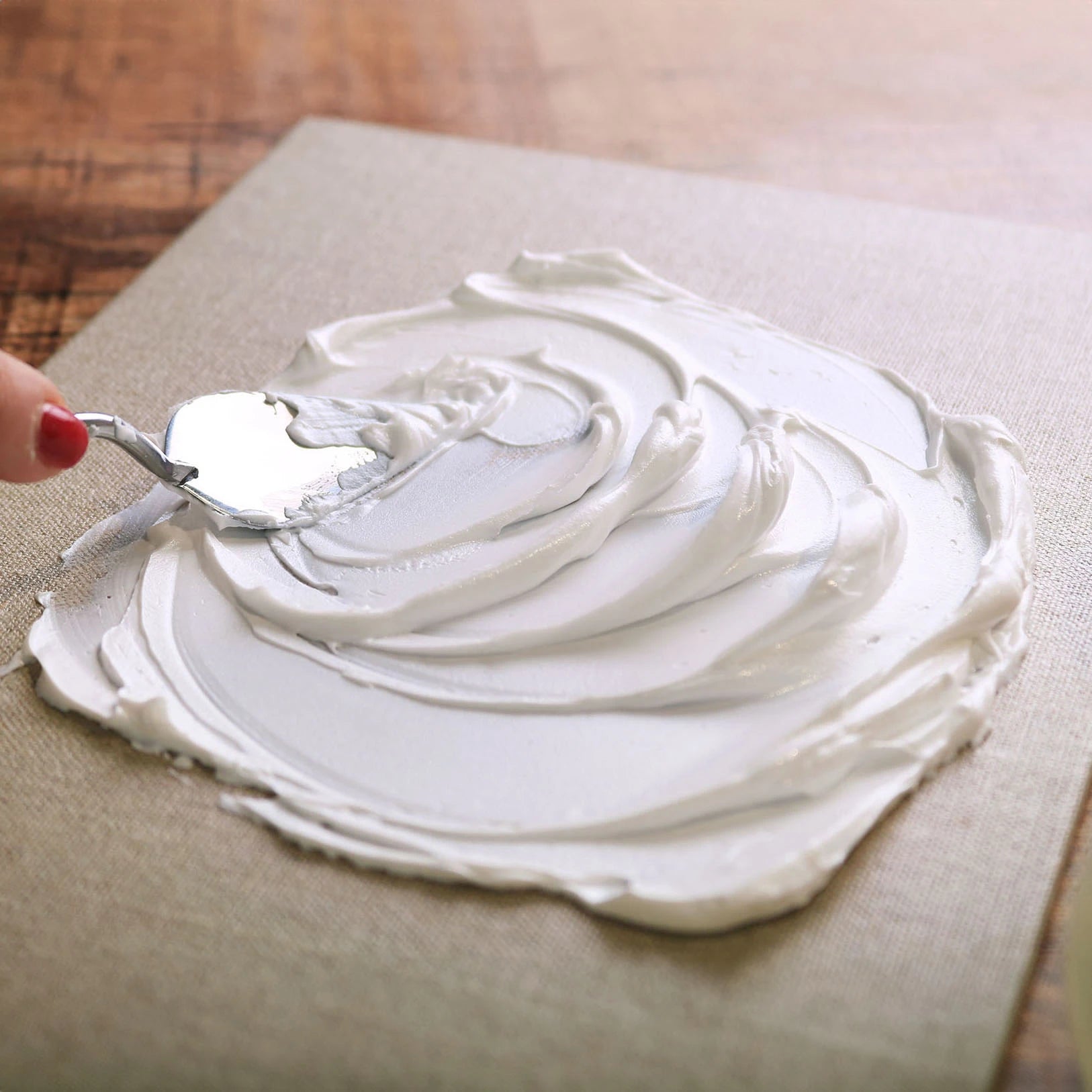Texture in rilievo creata con pasta strutturale ARTMIE Butter Fine su tela