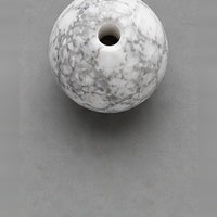 Perline tonde in vetro effetto marmo 8 mm – 15 pz – bianco-grigio