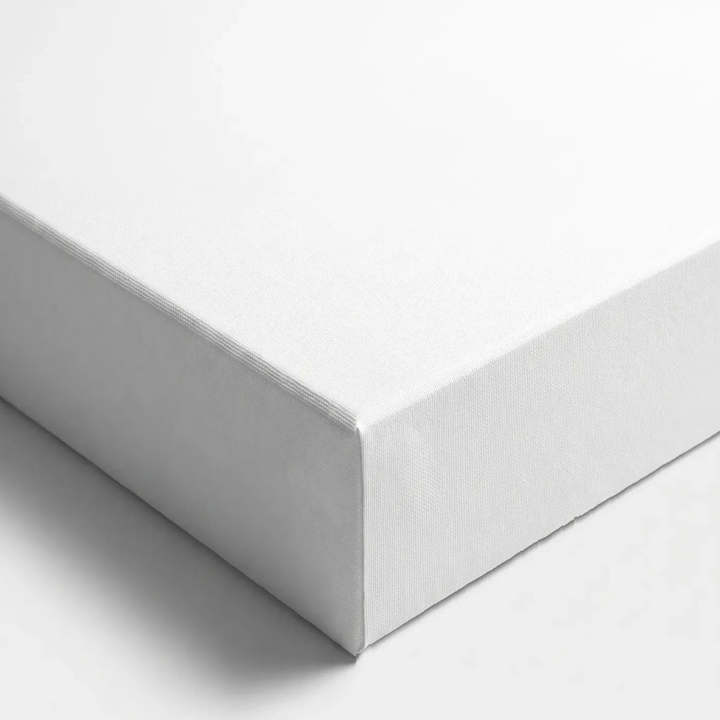 Angolo della tela 3D+ di fronte — superficie bianca, preparata due volte, e lato profondo 5,8 cm